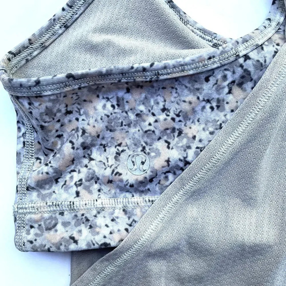 Lululemon No Limits Tank Top with Built In Bra Gray Floral Print Size 4 - Picture 8 of 9